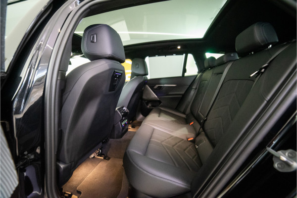 BMW 5 Serie Touring 530e High Executive M Sport 300PK | Pano | H/K | Sfeer | Driving Ass. Pro | Fabrieksgarantie