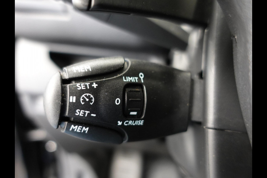 Peugeot Expert 2.0 BlueHDI 145PK L3 Automaat Airco Cruise Navigatie Trekhaak Navigatie Sidebars