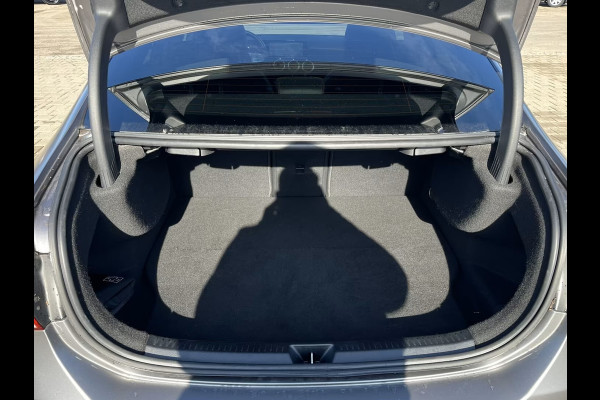 Mercedes-Benz A-Klasse 250e AMG ** MAGNO GRAU MAN - PANO, HuD, MEM, 19-inch LMV, DISTR, MBUX+ ** FULL OPTIONS, 1e EIG ** ** INFORMEER OOK NAAR ONZE AANTREKKELIJKE FINANCIAL-LEASE TARIEVEN **