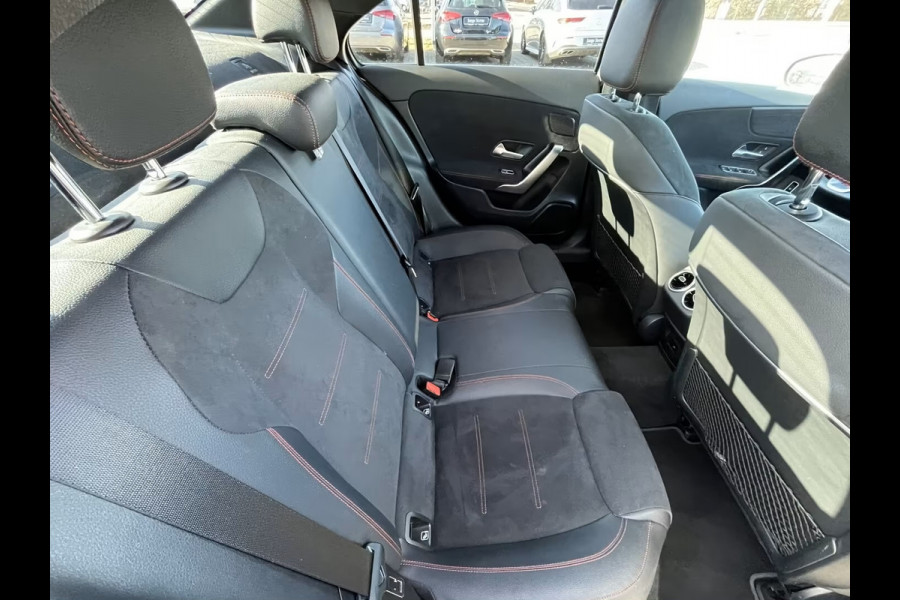Mercedes-Benz A-Klasse 250e AMG ** MAGNO GRAU MAN - PANO, HuD, MEM, 19-inch LMV, DISTR, MBUX+ ** FULL OPTIONS, 1e EIG ** ** INFORMEER OOK NAAR ONZE AANTREKKELIJKE FINANCIAL-LEASE TARIEVEN **