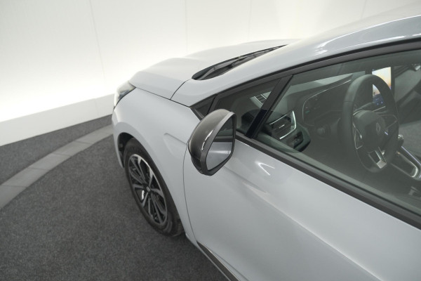 Renault Clio TCe 90 GPF techno | 360 Camera | Adaptieve Cruise Control | 9.3 Inch Groot Scherm | voor- en achtersensoren