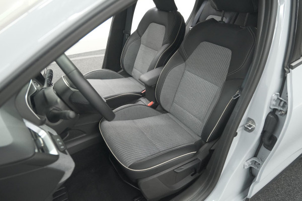 Renault Clio TCe 90 GPF techno | 360 Camera | Adaptieve Cruise Control | 9.3 Inch Groot Scherm | voor- en achtersensoren