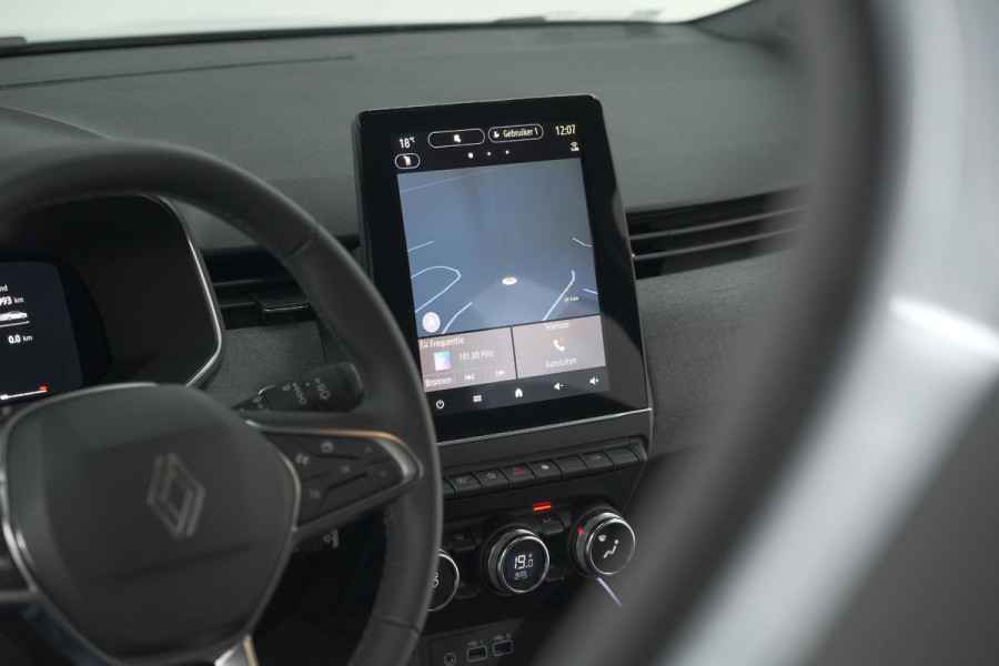 Renault Clio TCe 90 GPF techno | 360 Camera | Adaptieve Cruise Control | 9.3 Inch Groot Scherm | voor- en achtersensoren