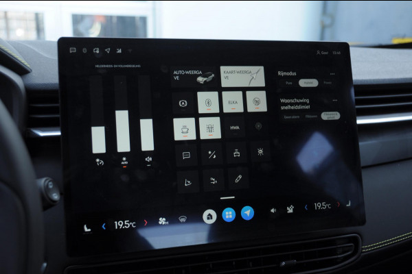 Lynk & Co 01 276PK Automaat Core / Adaptieve cruise control / Stoel - en stuurwielverarming / Parkeersensoren met camera / Apple carplay / Trekhaak / Metallic lak / 19" lichtmetalen velgen