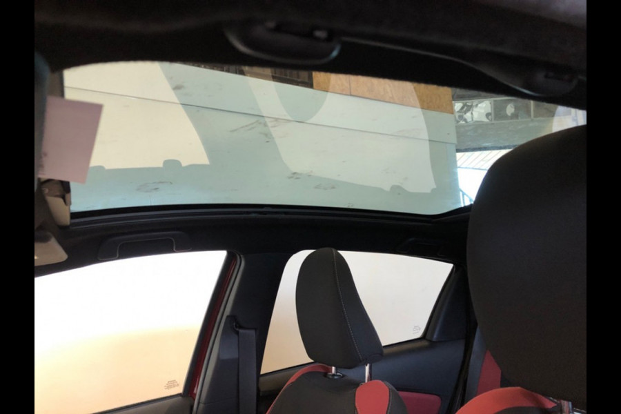 Toyota Yaris 1.5 Hybrid Y20 BiTone - Automaat - Panodak - Climate - Trekhaak afn.