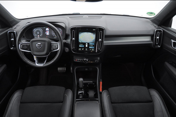 Volvo XC40 T3 163PK Automaat R-Design Adaptieve cruise control / Leder met alcantara bekleding / Parkeersensoren met camera / Trekhaak / stoel - en stuurverwarming / Apple carplay