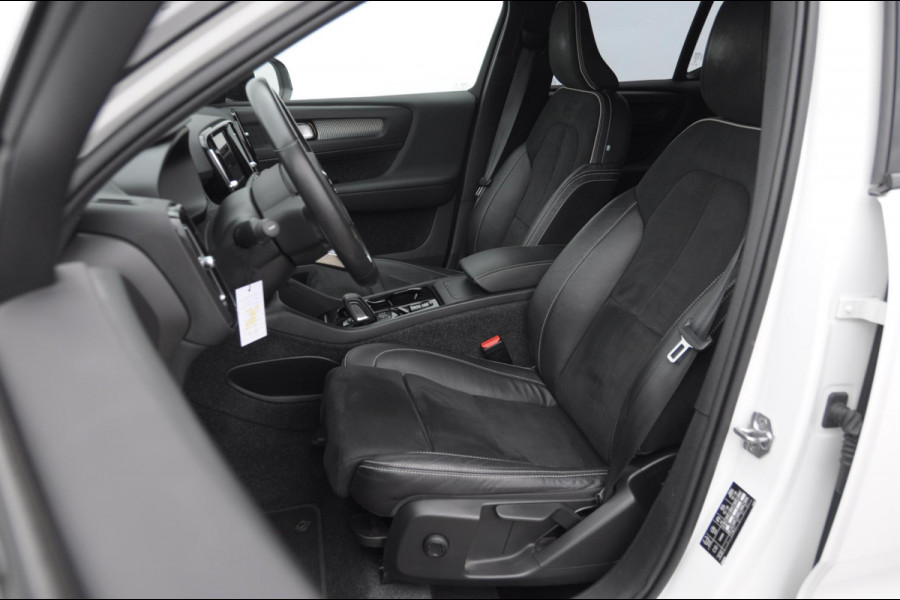 Volvo XC40 T3 163PK Automaat R-Design Adaptieve cruise control / Leder met alcantara bekleding / Parkeersensoren met camera / Trekhaak / stoel - en stuurverwarming / Apple carplay