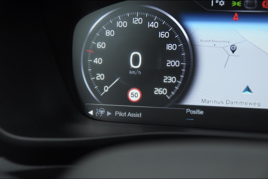 Volvo XC40 T3 163PK Automaat R-Design Adaptieve cruise control / Leder met alcantara bekleding / Parkeersensoren met camera / Trekhaak / stoel - en stuurverwarming / Apple carplay