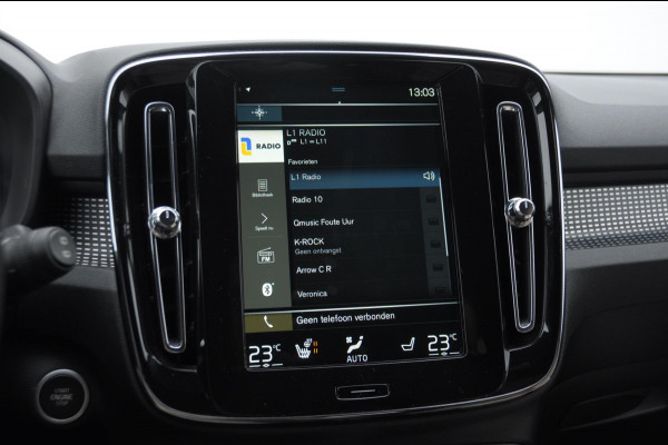 Volvo XC40 T3 163PK Automaat R-Design Adaptieve cruise control / Leder met alcantara bekleding / Parkeersensoren met camera / Trekhaak / stoel - en stuurverwarming / Apple carplay