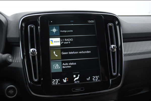 Volvo XC40 T3 163PK Automaat R-Design Adaptieve cruise control / Leder met alcantara bekleding / Parkeersensoren met camera / Trekhaak / stoel - en stuurverwarming / Apple carplay