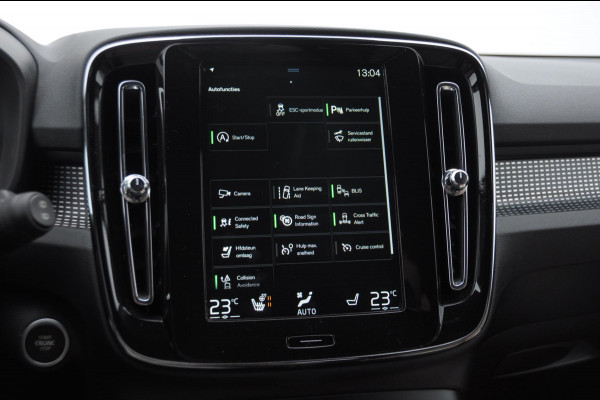 Volvo XC40 T3 163PK Automaat R-Design Adaptieve cruise control / Leder met alcantara bekleding / Parkeersensoren met camera / Trekhaak / stoel - en stuurverwarming / Apple carplay