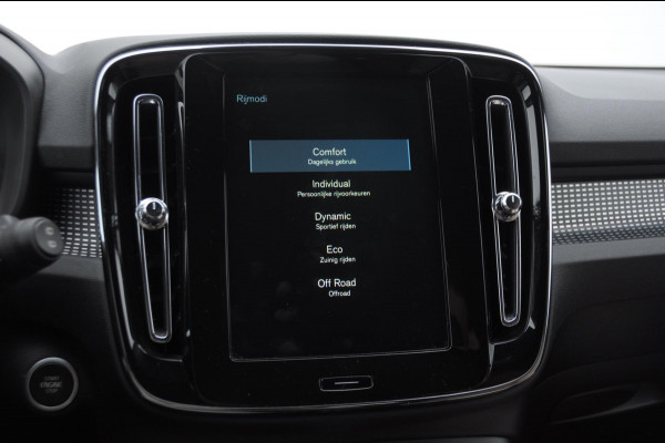 Volvo XC40 T3 163PK Automaat R-Design Adaptieve cruise control / Leder met alcantara bekleding / Parkeersensoren met camera / Trekhaak / stoel - en stuurverwarming / Apple carplay