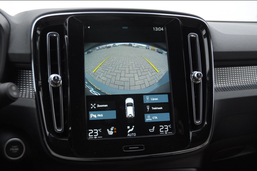 Volvo XC40 T3 163PK Automaat R-Design Adaptieve cruise control / Leder met alcantara bekleding / Parkeersensoren met camera / Trekhaak / stoel - en stuurverwarming / Apple carplay