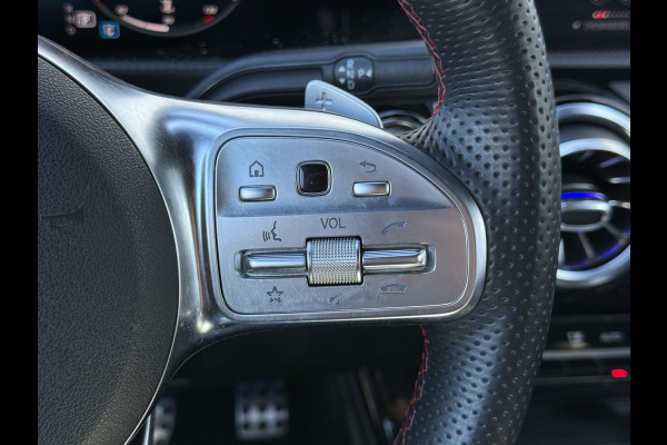 Mercedes-Benz CLA-Klasse Shooting Brake 200 Business Solution AMG | Pano | Ambient Light | LED | Camera | 19 inch