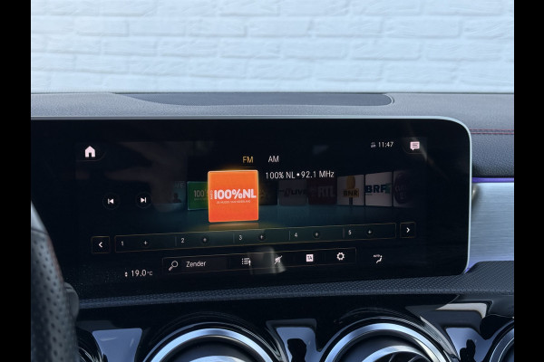 Mercedes-Benz CLA-Klasse Shooting Brake 200 Business Solution AMG | Pano | Ambient Light | LED | Camera | 19 inch