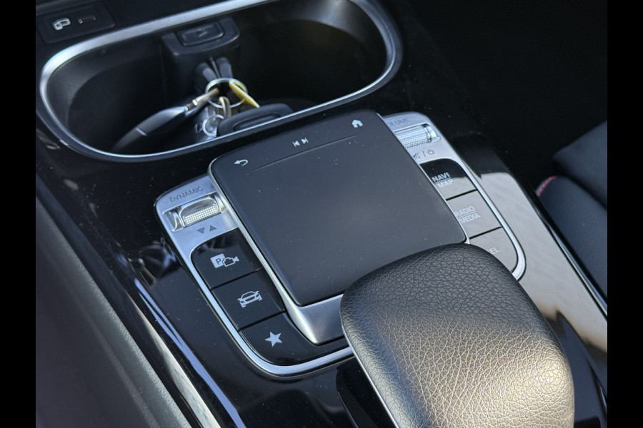 Mercedes-Benz CLA-Klasse Shooting Brake 200 Business Solution AMG | Pano | Ambient Light | LED | Camera | 19 inch