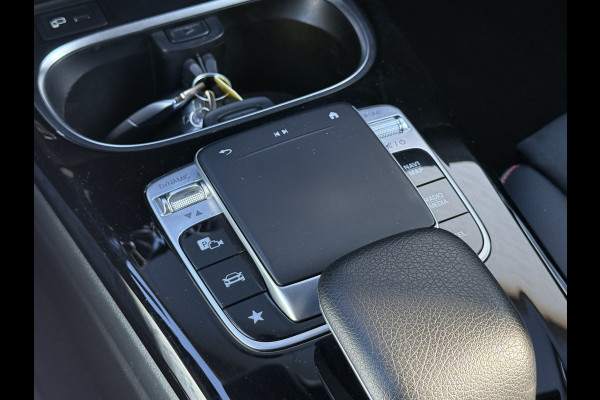 Mercedes-Benz CLA-Klasse Shooting Brake 200 Business Solution AMG | Pano | Ambient Light | LED | Camera | 19 inch