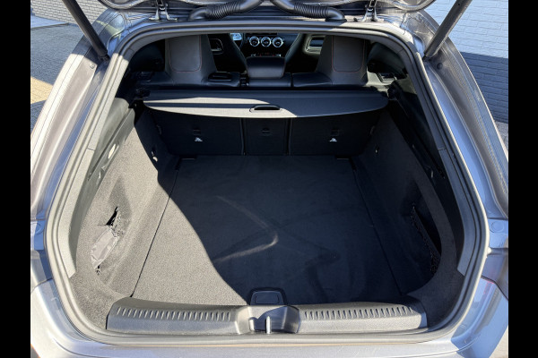 Mercedes-Benz CLA-Klasse Shooting Brake 200 Business Solution AMG | Pano | Ambient Light | LED | Camera | 19 inch
