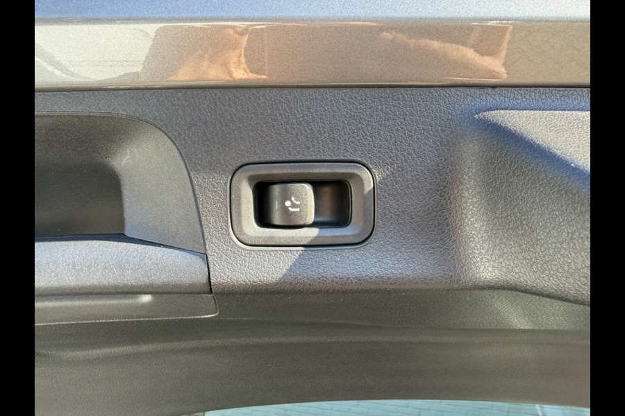 Mercedes-Benz CLA-Klasse Shooting Brake 200 Business Solution AMG | Pano | Ambient Light | LED | Camera | 19 inch