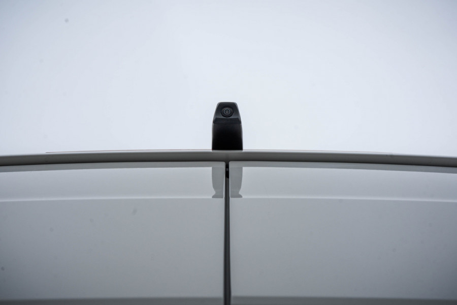 Volkswagen Crafter 2.0 TDI L4H3 | Facelift | Automaat | Carplay | Camera | Cruise | Navi | Airco | PDC