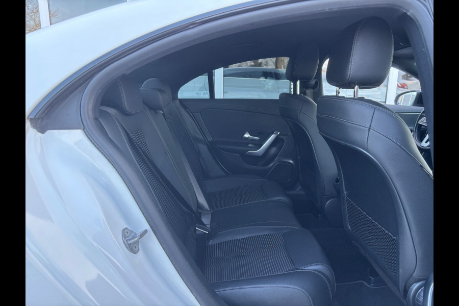 Mercedes-Benz CLA-Klasse 180 Business Solution Progressive | MBUX | Parkeer Camera | Cruise | Lane Assist
