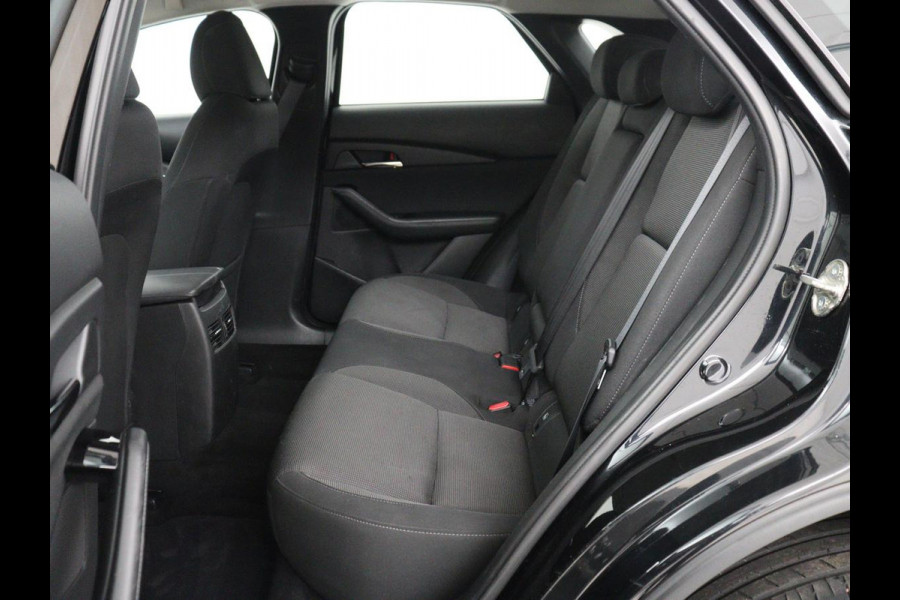 Mazda CX-30 2.0 e-SkyActiv-X M Hybrid Comfort | Stoelverwarming | Head-Up | Camera | Carplay | Adaptive cruise | Navigatie | Stuurverwarming | 18'' | Keyless | Full LED | Climate control