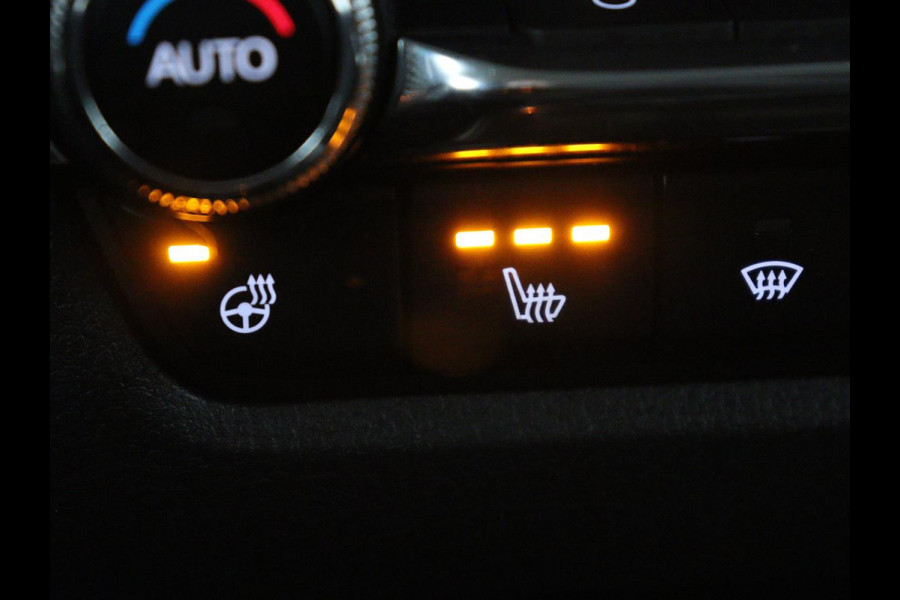 Mazda CX-30 2.0 e-SkyActiv-X M Hybrid Comfort | Stoelverwarming | Head-Up | Camera | Carplay | Adaptive cruise | Navigatie | Stuurverwarming | 18'' | Keyless | Full LED | Climate control