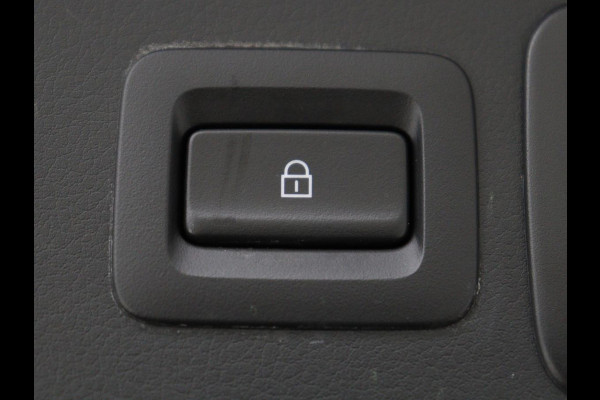 Mazda CX-30 2.0 e-SkyActiv-X M Hybrid Comfort | Stoelverwarming | Head-Up | Camera | Carplay | Adaptive cruise | Navigatie | Stuurverwarming | 18'' | Keyless | Full LED | Climate control