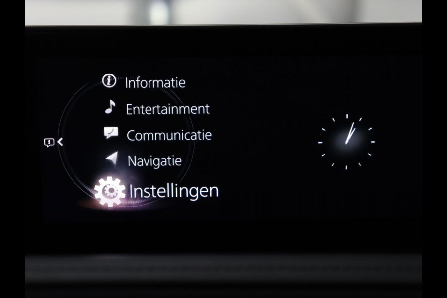 Mazda CX-30 2.0 e-SkyActiv-X M Hybrid Comfort | Stoelverwarming | Head-Up | Camera | Carplay | Adaptive cruise | Navigatie | Stuurverwarming | 18'' | Keyless | Full LED | Climate control