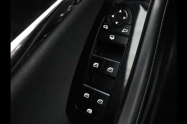 Mazda CX-30 2.0 e-SkyActiv-X M Hybrid Comfort | Stoelverwarming | Head-Up | Camera | Carplay | Adaptive cruise | Navigatie | Stuurverwarming | 18'' | Keyless | Full LED | Climate control