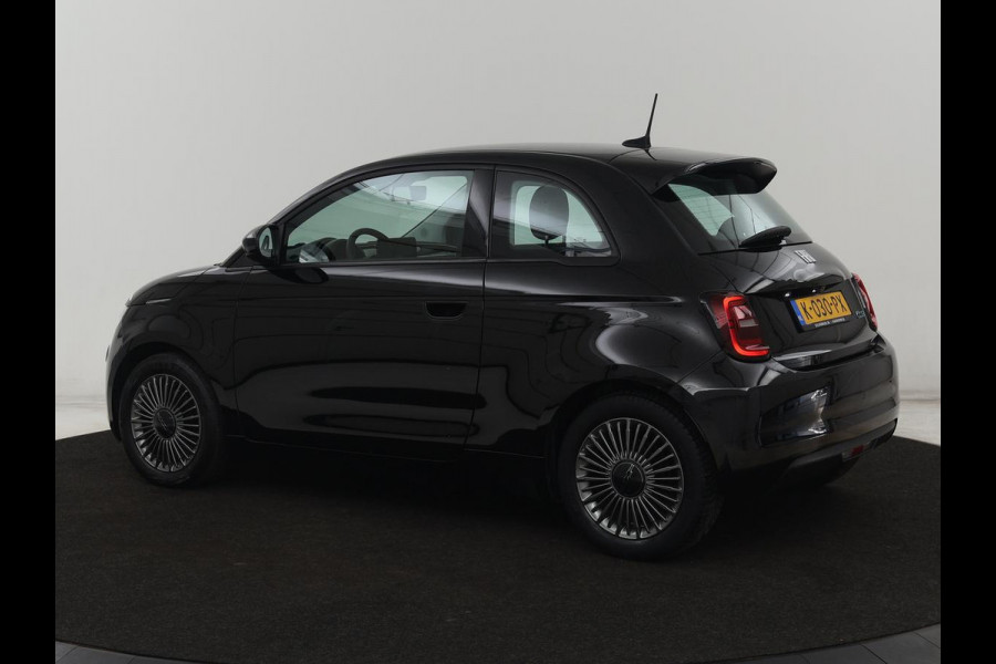 Fiat 500E Icon 42 kWh | 3 Fase | Stoelverwarming | Camera | Carplay | Navigatie | Full LED | Climate control | Cruise control | Bluetooth