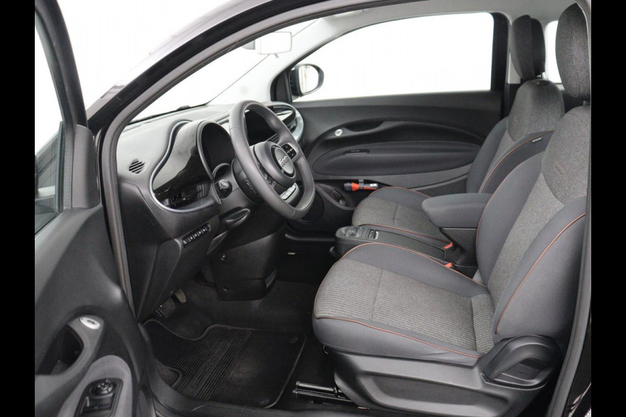 Fiat 500E Icon 42 kWh | 3 Fase | Stoelverwarming | Camera | Carplay | Navigatie | Full LED | Climate control | Cruise control | Bluetooth