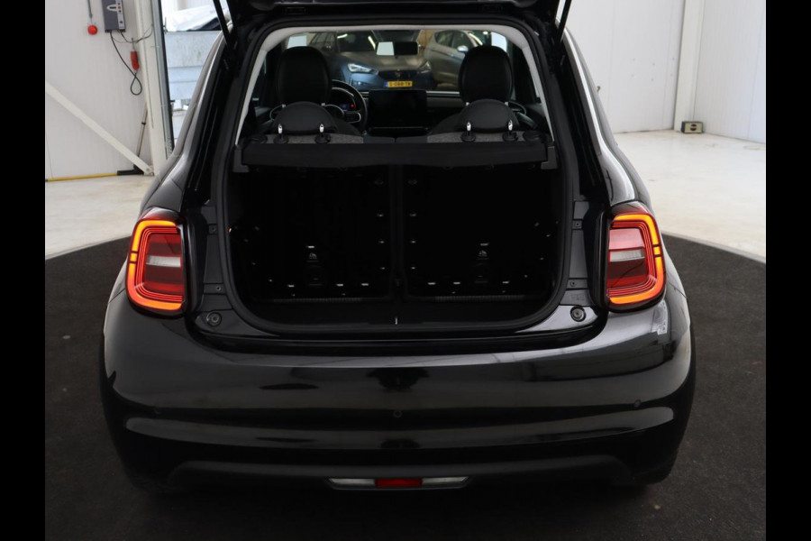 Fiat 500E Icon 42 kWh | 3 Fase | Stoelverwarming | Camera | Carplay | Navigatie | Full LED | Climate control | Cruise control | Bluetooth