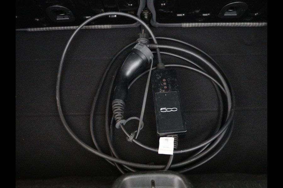 Fiat 500E Icon 42 kWh | 3 Fase | Stoelverwarming | Camera | Carplay | Navigatie | Full LED | Climate control | Cruise control | Bluetooth