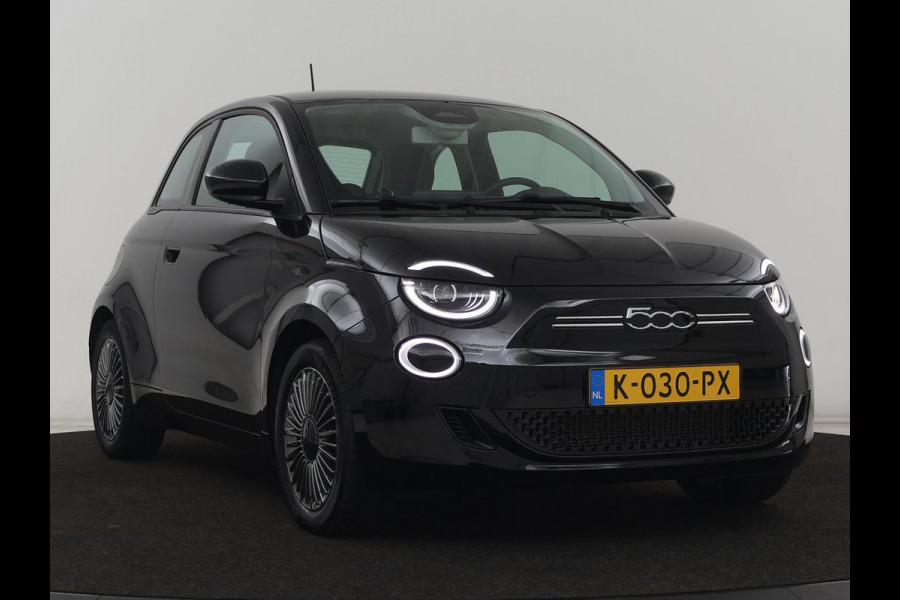 Fiat 500E Icon 42 kWh | 3 Fase | Stoelverwarming | Camera | Carplay | Navigatie | Full LED | Climate control | Cruise control | Bluetooth