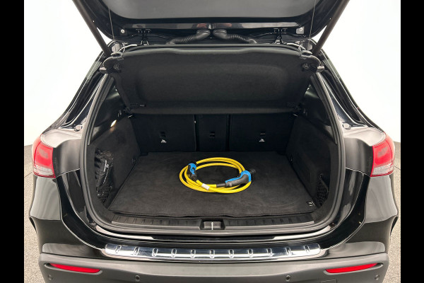 Mercedes-Benz EQA 250 Business Solution AMG | Pano/Dak | Adaptieve/Cruise | Rondomzicht/Camera | LED | Origineel NL