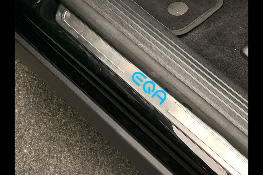 Mercedes-Benz EQA 250 Business Solution AMG | Pano/Dak | Adaptieve/Cruise | Rondomzicht/Camera | LED | Origineel NL