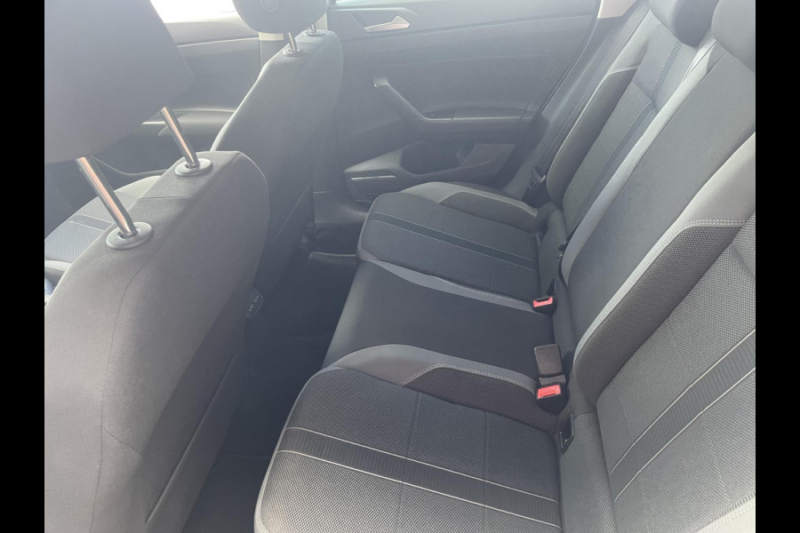 Volkswagen Polo 1.0 TSI 110pk DSG Highline | Navigatie | Apple Carplay/Android Auto | Parkeersensoren | Adaptive Cruise Control | Stoelverwarming | Getinte ramen | Climatronic