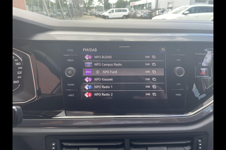 Volkswagen Polo 1.0 TSI 110pk DSG Highline | Navigatie | Apple Carplay/Android Auto | Parkeersensoren | Adaptive Cruise Control | Stoelverwarming | Getinte ramen | Climatronic