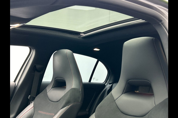 Mercedes-Benz A-Klasse 200 Business Solution AMG | Pano/Dak | Widescreen | Stoelverwarming | Camera