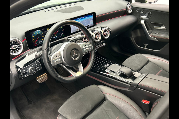Mercedes-Benz A-Klasse 200 Business Solution AMG | Pano/Dak | Widescreen | Stoelverwarming | Camera