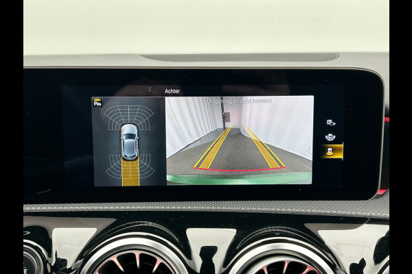 Mercedes-Benz A-Klasse 200 Business Solution AMG | Pano/Dak | Widescreen | Stoelverwarming | Camera