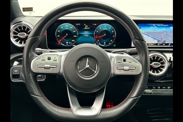 Mercedes-Benz A-Klasse 200 Business Solution AMG | Pano/Dak | Widescreen | Stoelverwarming | Camera