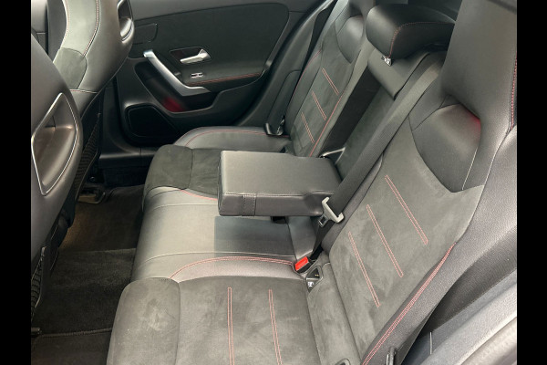 Mercedes-Benz A-Klasse 200 Business Solution AMG | Pano/Dak | Widescreen | Stoelverwarming | Camera