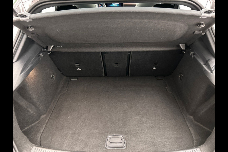 Mercedes-Benz A-Klasse 200 Business Solution AMG | Pano/Dak | Widescreen | Stoelverwarming | Camera