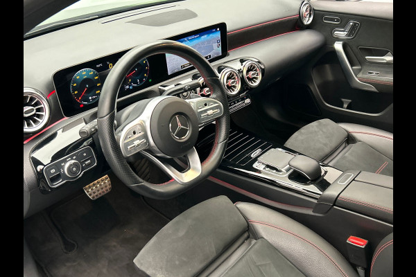 Mercedes-Benz A-Klasse 200 Business Solution AMG | Pano/Dak | Widescreen | Stoelverwarming | Camera