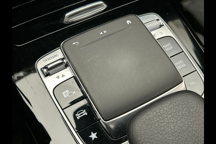 Mercedes-Benz A-Klasse 200 Business Solution AMG | Pano/Dak | Widescreen | Stoelverwarming | Camera