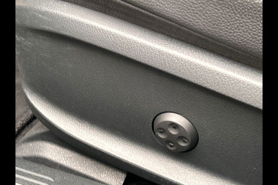 Mercedes-Benz A-Klasse 200 Business Solution AMG | Pano/Dak | Widescreen | Stoelverwarming | Camera
