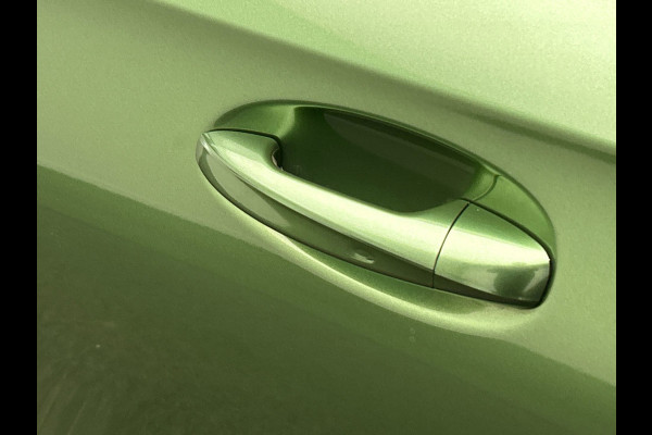 Mercedes-Benz A-Klasse 200 Business Solution AMG | Pano/Dak | Widescreen | Stoelverwarming | Camera