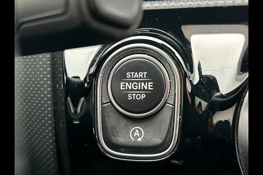 Mercedes-Benz A-Klasse 200 Business Solution AMG | Pano/Dak | Widescreen | Stoelverwarming | Camera